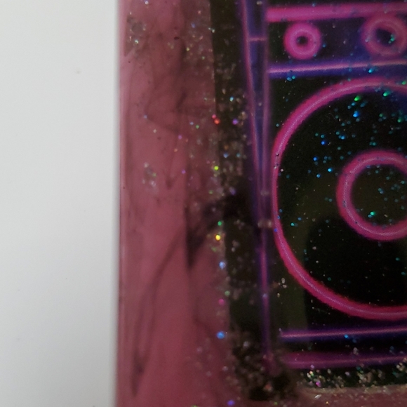 Resin ashtray - Picture 11 of 12